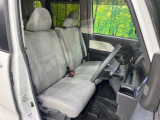 運転席シート廻りは使用感も少なく、良好な状態となっています。前オーナー様が丁寧に使っていたことがよくわかりますね。