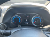 視認性の高いメーターで運転情報を的確に把握できます