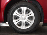◆純正ホイール装着車◆シンプルなデザインのホイールキャップ付きです。
