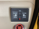 リアドアは乗り降りに便利な両側電動スライドドアです。また運転席に座っていながらスイッチ操作で自在にスライドドアを開け閉めできます。