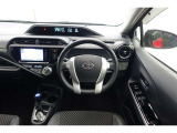 スタイリッシュなインパネ周りです!運転の際、常に目にする部分は、シックにまとめた飽きの来ないデザインが人気です!