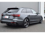 往年の「Audi quattro」を彷彿とさせるブリスターフェンダーを採用することで、よりダイナミックなサイドビューに。
