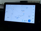 10.5インチのディスプレイオーディオ装着です。スマホとの通信で様々なサービスが楽しめます。TV視聴にも対応しています。