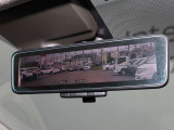 車両後方を映し出します・スマートルームミラー装備です。