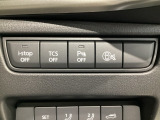 運転席脇のクラスタースイッチ部分にパーキングセンサーOFF、アイドリングストップOFF、その他走行系スイッチを集中配置しております。