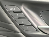 【メモリー機能付きパワーシート】ドライバーごとに設定したシート位置を記憶して、ボタン一つで切り替えできる便利な機能!運転する方が複数名いらっしゃるご家庭におすすめです♪