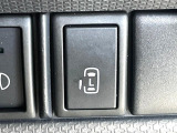【パワースライドドア】スマートキーや運転席のスイッチでスライドドアの開閉が可能♪電動だから力を入れてドアを開ける必要が無く、小さいお子様でも、重い荷物を持っている時もラクに開け閉めできます♪