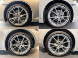 【タイヤ】Michelin Pilot Sport 4S F 235/35ZR20・R 265/35ZR20 溝深さは4本とも6.5mm程度です。