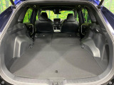 【パワーバックドア】スマートキーや運転席のボタンを押すだけでリアゲートが自動で開閉します!荷物を持っている時や、高い位置にあるバックドアを閉める際に便利な機能です♪