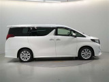 両側パワースライドドア付きだから、狭い駐車スペースなどでの 乗り降りラクラク!小さなお子さまのいるご家庭には嬉しい装備。
