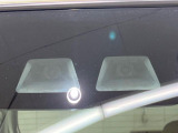 【衝突軽減装置】走行中に前方の車両等を認識し、衝突しそうな時は警報とブレーキで衝突回避と被害軽減をアシスト。より安全にドライブをお楽しみいただけます。