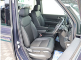 お車選びをお楽しみ頂けるよう、在庫車の展示スペースを十分に確保しております。