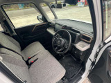 運転席はくつろぎのプライベート空間! 車内をクリーニングしてお待ちしております!