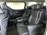 ゆとりある広々とした車内空間は、ドライブを始め買い物やレジャーなど、幅広く活躍します。一人でもみんなとでもお出かけを楽しみましょう!