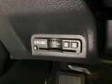 ハンドルの左下にETCがついています。高速道路の料金所の通過も楽々です!。 カードの取り出しもしやすい場所についています。