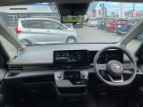 ダッシュが広くガラスが大きく視界が広いのでフロント廻りの見切りが良く運転もし易いですよ。