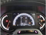 とっても見やすいメーターです。夜間時はラグジュアリーな気分にさせてくれる照明が魅力ですので、夜のドライブも楽しみになりますよ♪