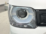 LEDヘッドライトは、点灯の瞬間から最大光量を発揮し、突然暗くなるトンネルなどでの安定感を高めます。