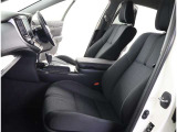 高いホールド性で運転姿勢が安定します。長距離ドライブでも疲れにくいのが魅力です。快適なドライビングライフをお送りください♪