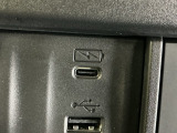 (Type-C〈3A〉)USBチャージャー搭載。スマートフォンなどの充電にとっても便利です