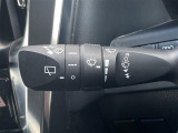 【オートワイパー(AUTO)】雨が降り出した時に、雨滴検出用センサー(レインセンサー)が雨滴を感知すると、自動でワイパーが動作します。