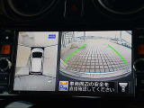 アラウンドビューモニターで運転席からクルマの前後左右の状況を確認できます。