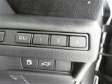 運転席のシートポジションを記憶・再現できるメモリー機能を搭載しています。