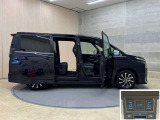 スライドドアは子供やお年寄りでも乗り降りしやすい!狭い場所に駐車した時、壁や隣の車にドアをぶつける心配もありません。雨の日で濡れにくく、お子様のいるママにもおススメな機能です!☆両側電動です♪☆
