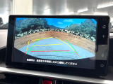 【バックカメラ】駐車時に後方がリアルタイム映像で確認できます。大型商業施設や立体駐車場での駐車時や、夜間のバック時に大活躍!運転スキルに関わらず、今や必須となった装備のひとつです!