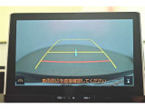 バックガイドモニターで、後方を確認しながら安心して駐車することができます。運転初心者も熟練者も必須の機能ですよ!