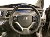 ハンドルにHondaセンシング系のクルーズコントロールやレーンキープアシストなどのスイッチと、オーディオの操作スイッチが装備されています。ハンドルから手を離さず安全に操作できます。