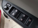 運転席から左右のドアミラーの開閉が可能です♪駐車場でのドアミラーの折り畳みが簡単です♪