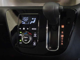車内を快適に、オートエアコンを装備しています。