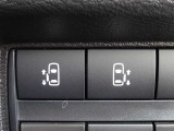 【両側電動スライドドアスイッチ】スマートキーや運転席のスイッチでスライドドアの開閉が可能♪電動なので力を入れてドアを開ける必要が無く小さいお子様でも、重い荷物を持っている時でもラクに開け閉めできます