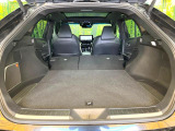 積み下ろしのしやすいデッキにはたっぷりと荷物を積み込んでいただけます。遊びから仕事まで、様々なシーンで頼れます♪