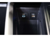 データ通信/給電用と、給電用(Type-C)のUSBポートが装備されています。車内にあると便利なアイテムですね!
