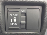 【パワースライドドア】スマートキーや運転席のスイッチでスライドドアの開閉が可能♪電動だから力を入れてドアを開ける必要が無く、小さいお子様でも、重い荷物を持っている時もラクに開け閉めできます♪