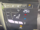 【オートエアコン】一度お好みの温度に設定すれば、車内の温度を検知し風量や温度を自動で調整。暑い&hellip;寒い&hellip;と何度もスイッチ操作をする必要はありません。快適な車内空間には必須の機能ですね♪