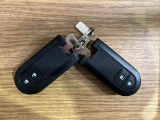 【スマートキー】 スマートキーを携帯していれば、ドアハンドルのボタンを押すだけでロックの解除ができます。