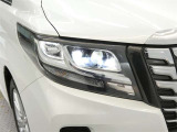 LEDヘッドライトです。デザイン性がよくとても明るいので、夜間の走行や悪天候でも安心です。しかも長寿命!