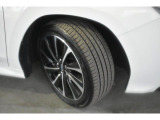 タイヤサイズは225/45R18です