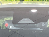 【トヨタセーフティセンス】走行中に前方の車両等を認識し、衝突しそうな時は警報とブレーキで衝突回避と被害軽減をアシスト。より安全にドライブをお楽しみいただけます。