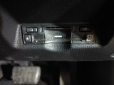 ETC付。高速道路の料金所はキャッシュレスで通過です。サービスエリア等にあるスマートインターの出入りも利用可能でとっても便利。ご納車後すぐにお使い頂けるようセットアップしてのお渡しとなります。