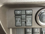 両側パワースライドドアです。両手が荷物でいっぱいの時、どちらからでもドアの開閉がラクラクです♪安全装置も付いているので、お子様の乗り降りも安心の便利機能です。