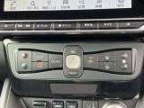 車内の温度管理がワンタッチで簡単に出来るのがオートエアコンです。これでいつでも快適ドライブが出来ますね!