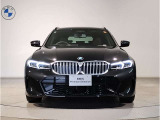 【キドニーグリル】BMWは約90年もの間、ほぼ全ての車両にひと目でBMWだと分かるこの特徴的なフロントグリルが備えられ、デザイン・アイコンとして親しまれてきました。