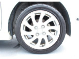タイヤサイズは165/55R15 純正アルミホイール装着です!