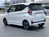 車線逸脱警報、車両が車線をはみ出す可能性がある場合に警報音と警告表示でドライバーに知らせてくれます。