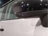 ドアミラーにはLEDウインカーが埋め込まれており、対向車からの視認性を高めております。
