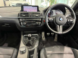 コックピットは、BMWらしくセンター・コンソールがドライバーに向けて傾けられた設計になっています。